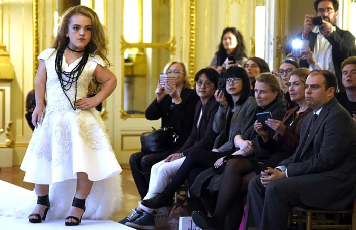 Unul din modelele care au defilat în timpul Săptămânii Modei de la Paris. FOTO The Telegraph