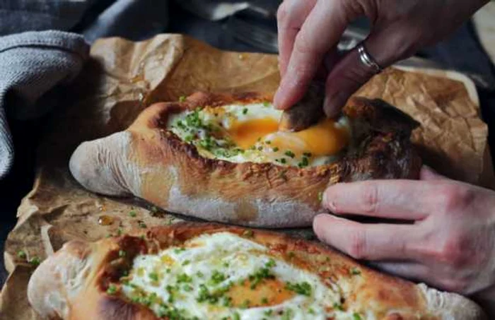 Plăcintă Khachapuri FOTO konyhaparade.com