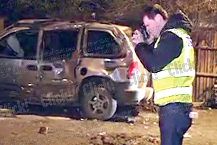 Părinţii micuţilor sunt distruşi de durere. Acum le-au mai rămas doar fotografiile cu Mario şi Cristina (Fotografii: Dorin Constanda)