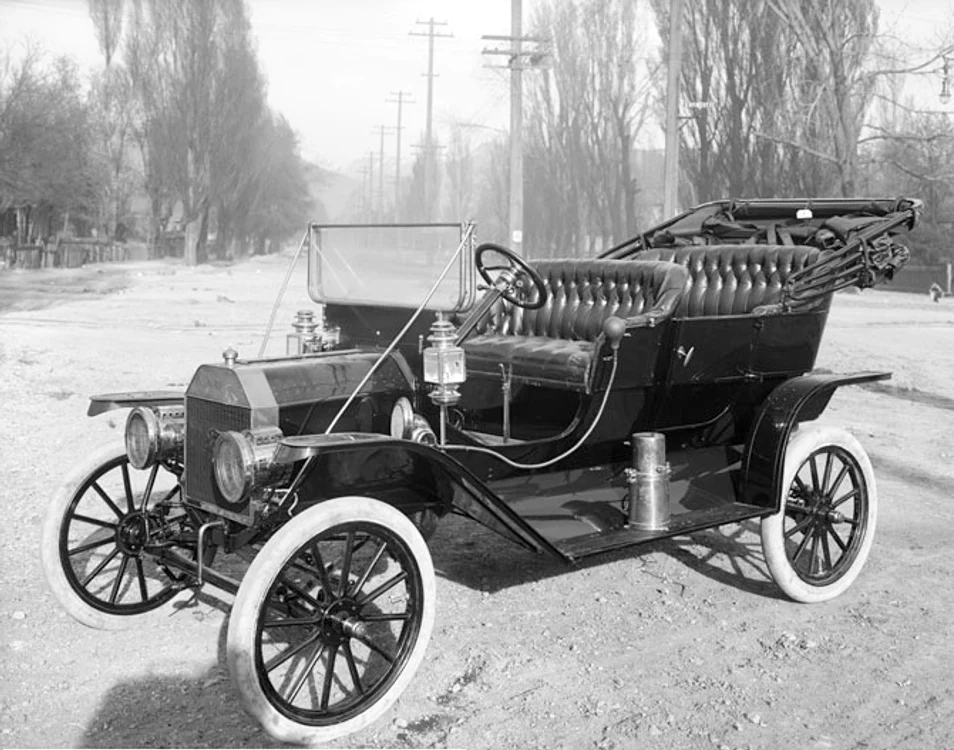 1910 Modelul Ford  T. FOTO Harry Shipler. Sursă Wikipedia