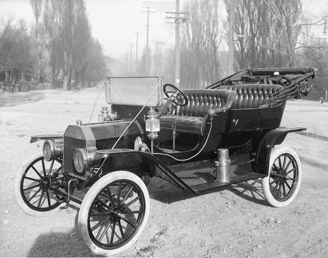 1910 Modelul Ford  T. FOTO Harry Shipler. Sursă Wikipedia