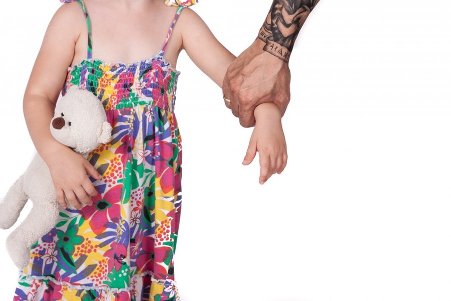 Un tânăr din Suceava a fost arestat după ce și-a violat verișoara în vârstă de 12 ani