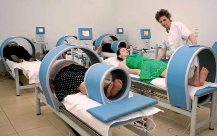 Magnetoterapia, o altă procedură indicată în reumatism, stimulează circulaţia şi înlătură durerile