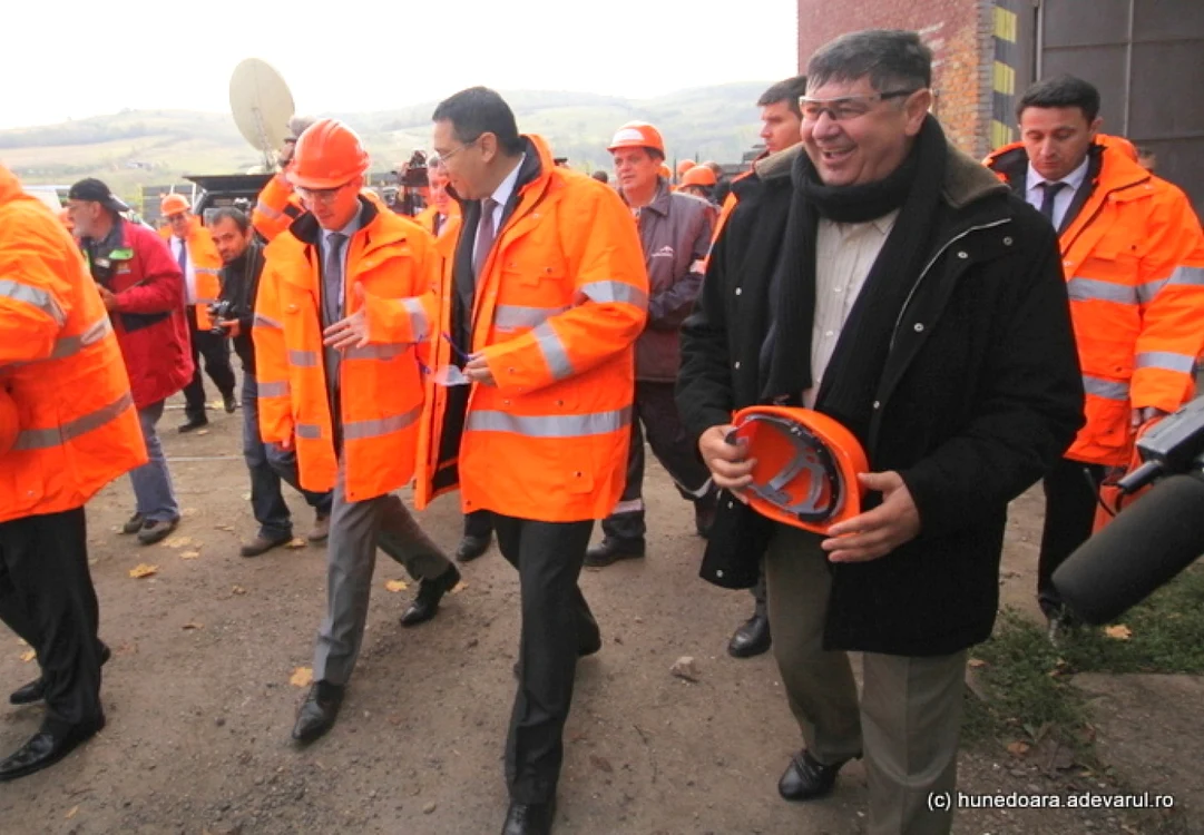 Mircia Muntean (dreapta), în 30 octombrie 2014, alături de Victor Ponta. FOTO: Daniel Guţă. ADEVĂRUL.