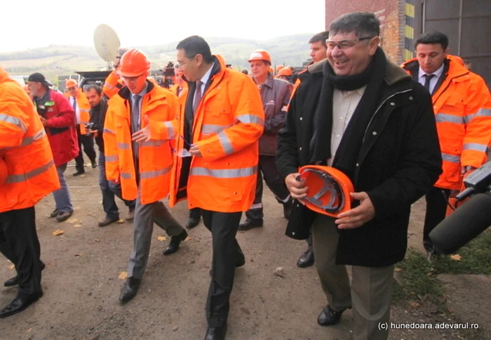 Mircia Muntean (dreapta), în 2015, alături de Victor Ponta.