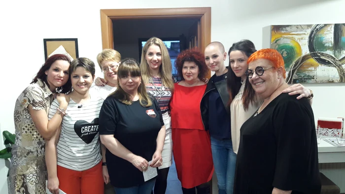 Nuami Dinescu și echipa de la emisiunea ”Dreptul la Fericire”, de la Happy Channel