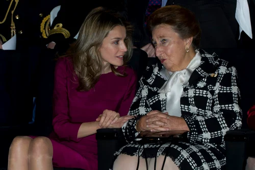 Letizia (înainte de-a fi Regină) cu Infanta Margarita de Bourbon, sora Regelui Juan Carlos. FOTO: Profimedia