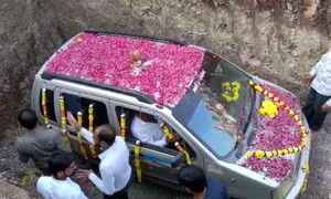 inmormantare masina india jpg