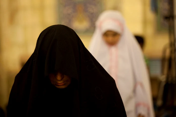 
    Un terapeut din Arabia Saudită susţine că ştie cum trebuie pusă la punct o femeie  