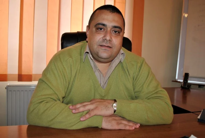Primarul comunei Băleşti, Mădălin Ungureanu, vrea să combată ilegalităţile cu ajutorul camerelor video
