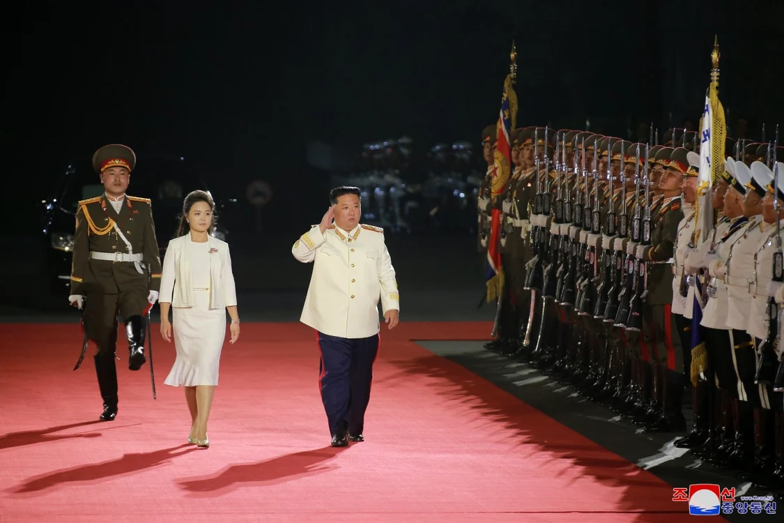 Soția lui Kim Jong-Un a strălucit la paradă Sursă foto: EPA-EFE