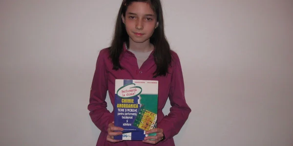 Iulia Oxana Andriuc este olimpică naţională la chimie
