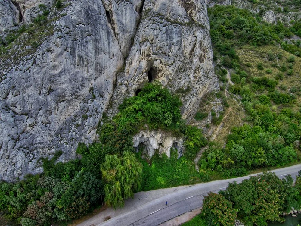 Peșterea Gaura cu muscă. Foto Centrul de informare turistică Moldova Nouă
