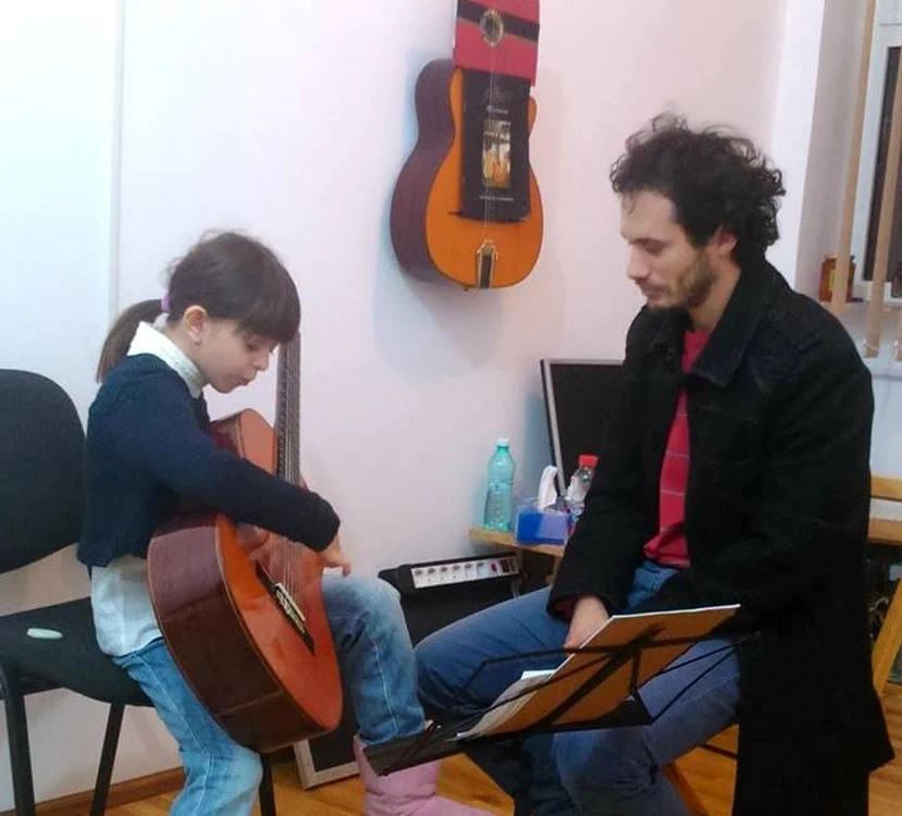 Silviu Lăscan, la ora de curs FOTO: Facebook