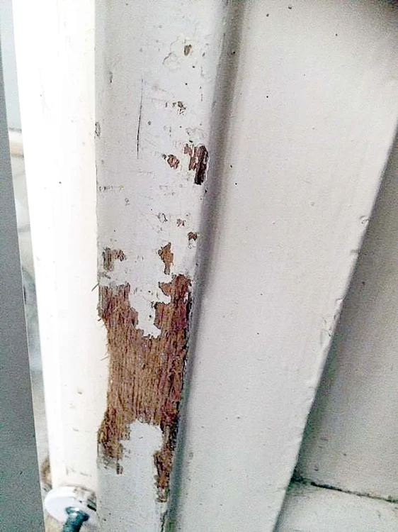 A distrus uşile