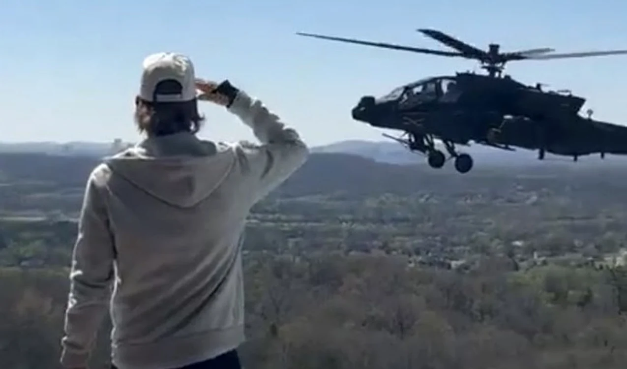  Kid Rock salutând un elicopter/FOTO:X