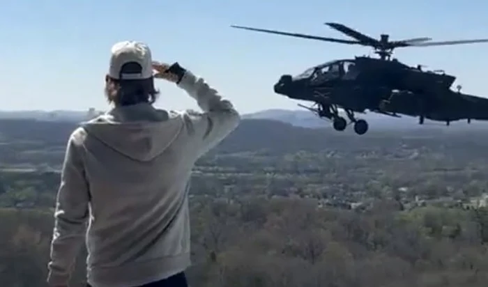 Kid Rock salutând un elicopter/FOTO:X