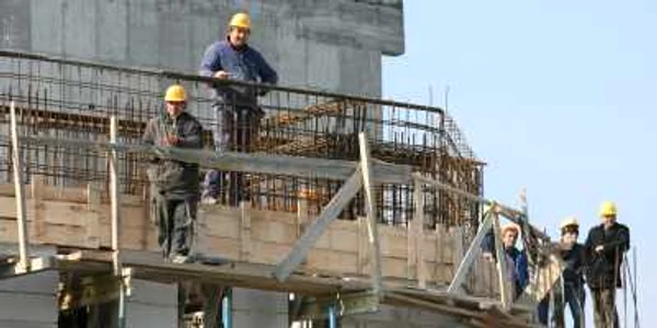Costul lucrărilor creşte din cauza scumpirii resurselor energetice şi a materialelor de construcţie