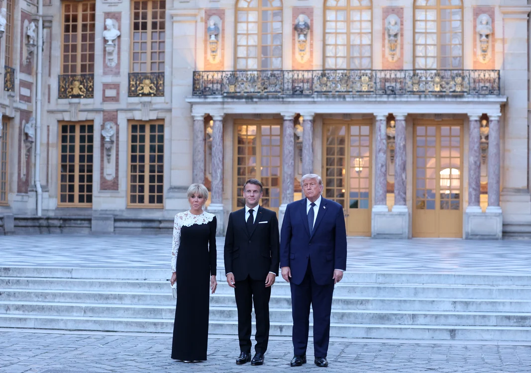 Emmanuel Macron și soția sa, Brigitte, l au invitat pe Donald Trump la Versailles, Profimedia (1) jpg