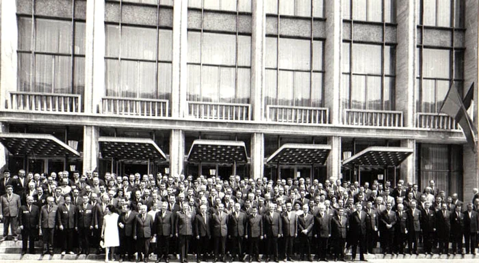 
    Cel de-al IX-lea congres al comuniștilor români, desfășurat la Sala Palatului, l-a adus în fruntea românilor pe neuitatul Nicolae Ceaușescu foto: Fototeca online a comunismului românesc, cota: 46/1965  