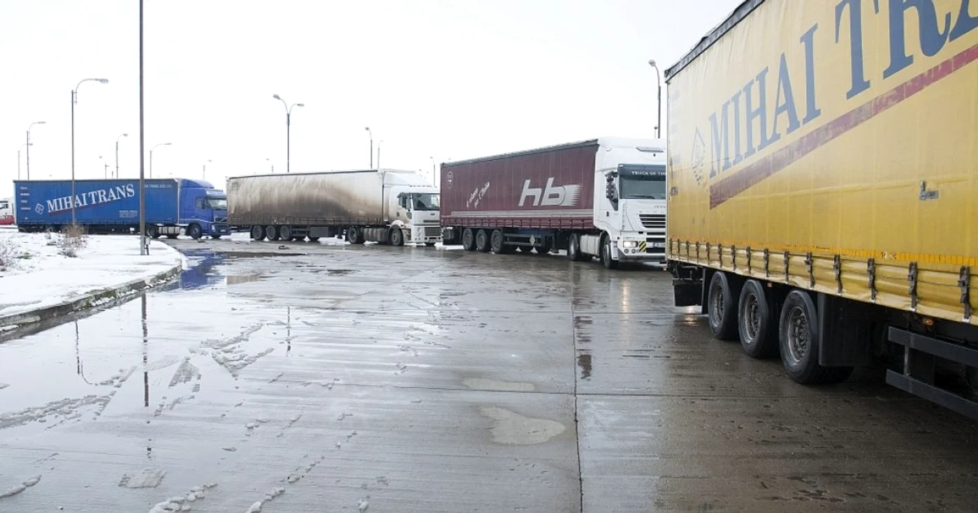 Coadă de TIR-uri la vamă