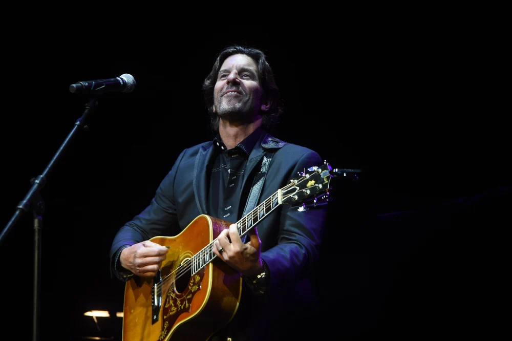 Brett James a murit într-un accident aviatic. Compozitorul, câștigător al premiului Grammy, avea 57 de ani