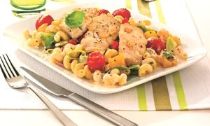 salata de macaroane cu carne de curcan jpeg