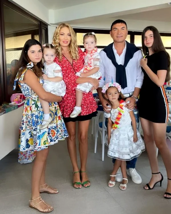 Valentina Pelinel propriul hotel in Olimp (16) Cristi Borcea copii fetele jpg