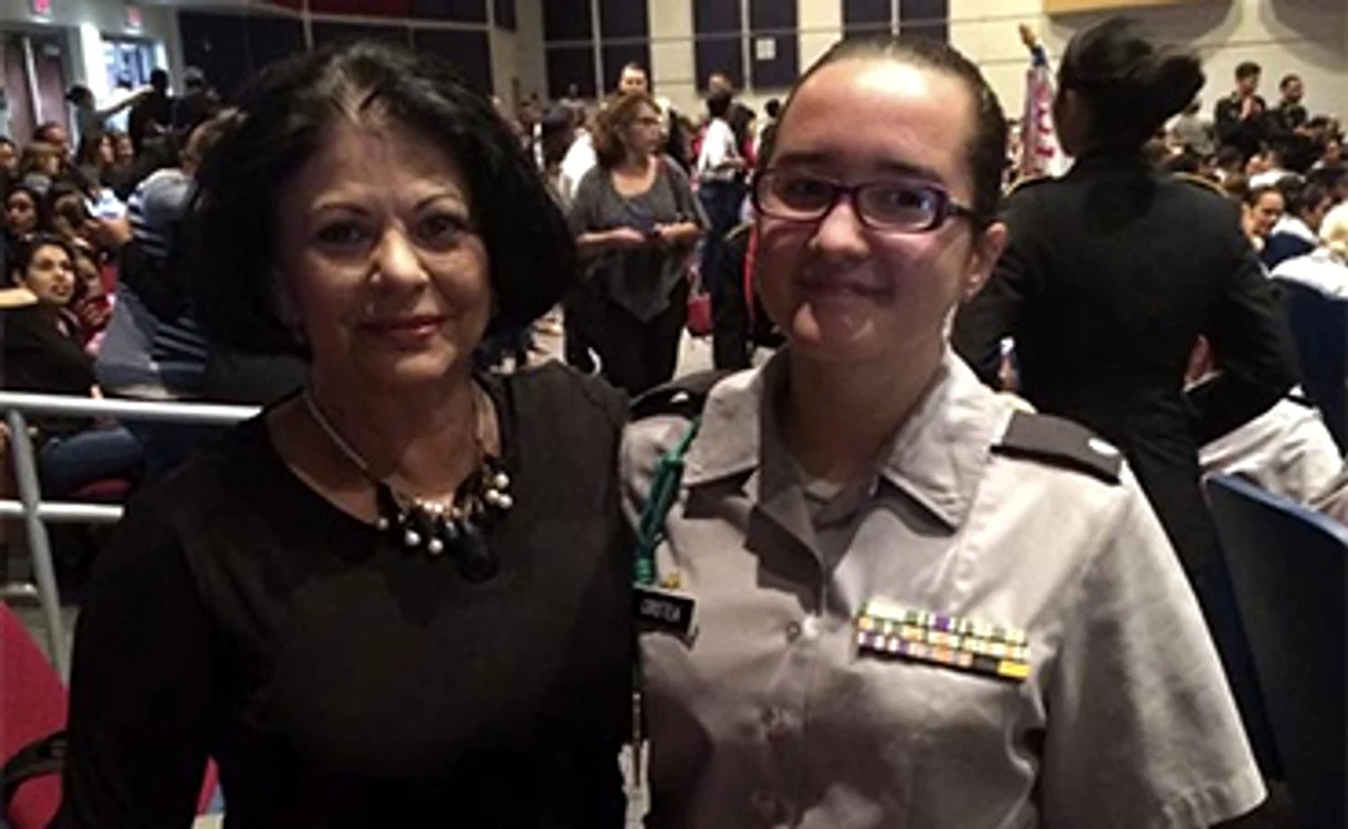Sanda şi Adriana sunt soldaţi în Armata Americană
