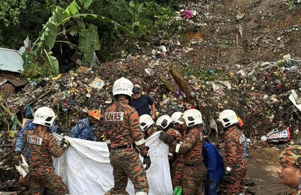 Alunecări de teren devastatoare în Malaezia. Cel puțin 12 morți și mii de persoane evacuate