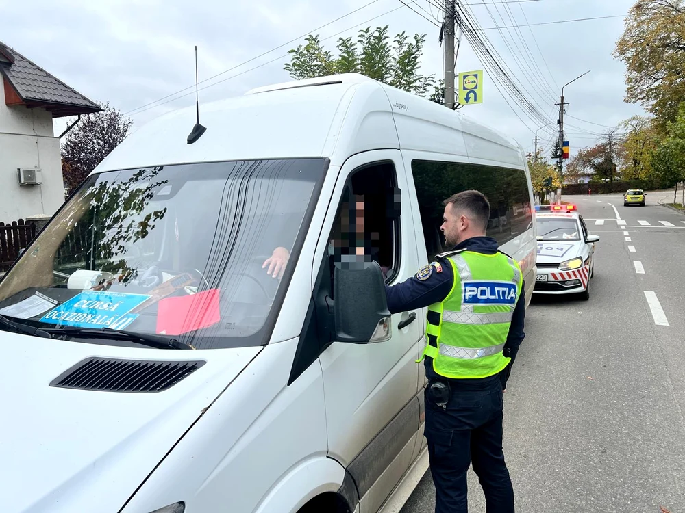 Şoferul microbuzului cu elevi plecaţi în excursie era băut.