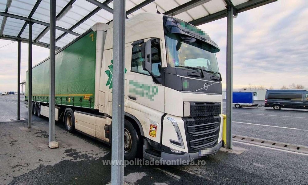 Un TIR în valoare de 100.000 de euro, furat din Polonia, depistat la frontiera română