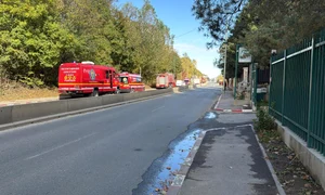 incendiu in pipera din cauza unei scurgeri de gaz au ars trei masini iar oamenii din blocul din apropiere au fost evacuati 1016297 jpg