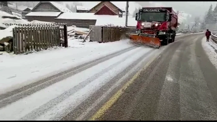 Intervenție a drumarilor în județul Suceava FOTO Alina Iosif