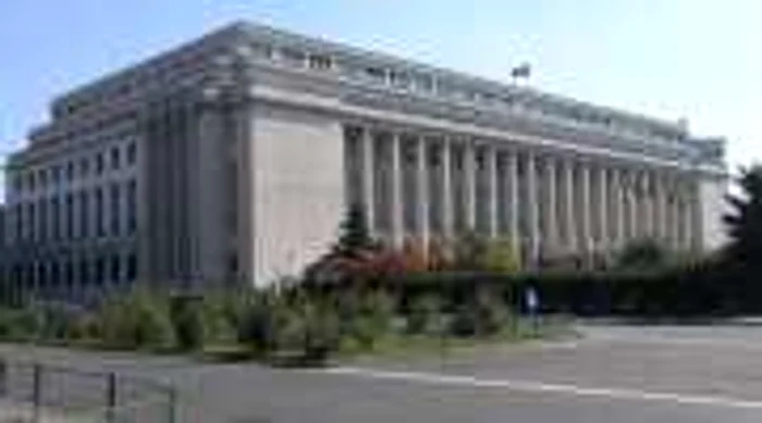 11,7 salarii minime pe economie, leafă pentru premier