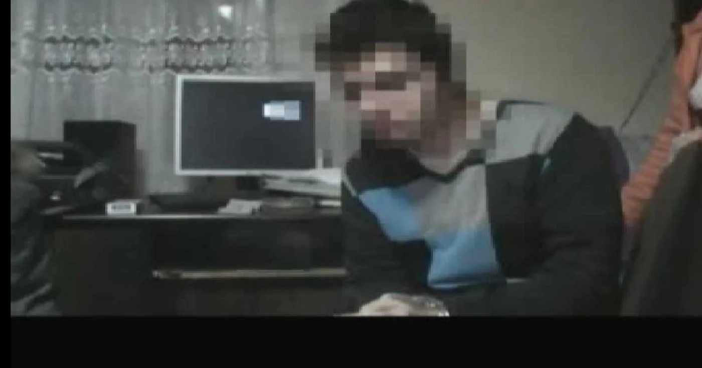 Tânărul filma fetele şi apoi le şantaja pentru favoruri sexuale