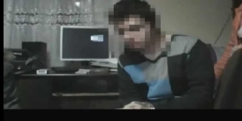 Tânărul filma fetele şi apoi le şantaja pentru favoruri sexuale