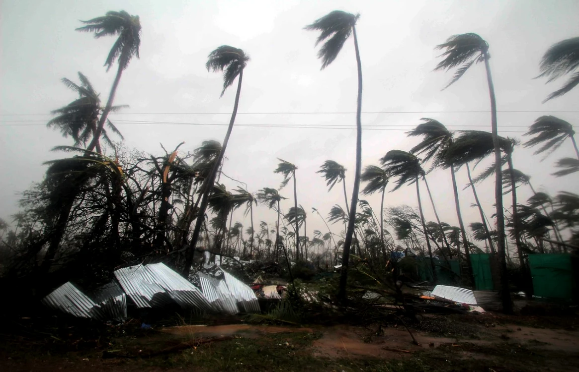 Fani a atins uscatul vineri dimineaţă în statul Odisha cu rafale de vânt de 180 de kilometri pe oră FOTO EPA