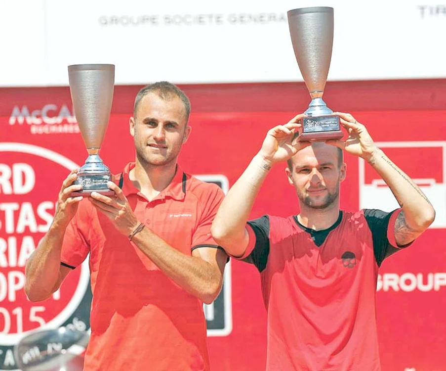 
    Adrian Ungur si Marius Copil  