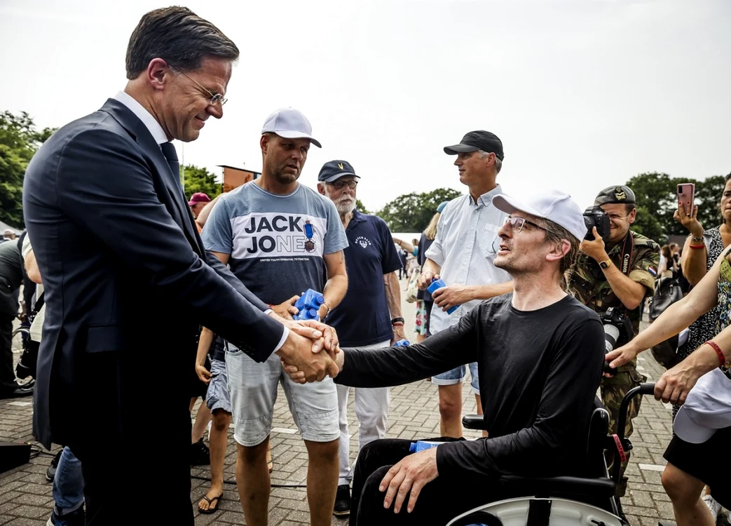 Mark Rutte a cerut scuze veteranilor de la Srebenica FOTO Profimedia
