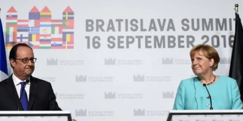 Francois Hollande si Angela Merkel in cadrul unei conferinte de presa la finalul summitului de la Bratislava FOTO The Telegraph