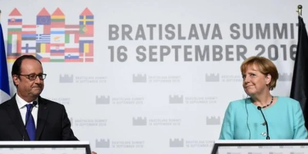Francois Hollande si Angela Merkel in cadrul unei conferinte de presa la finalul summitului de la Bratislava FOTO The Telegraph