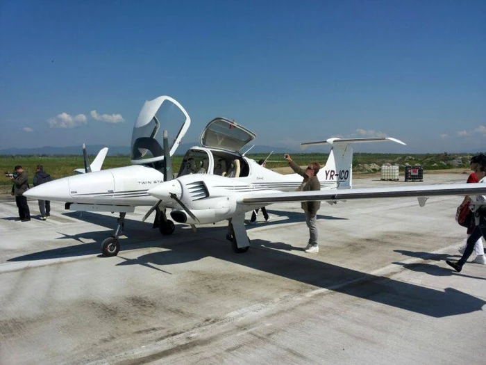 Avionul a aterizat în siguranţă pe pista de la Ghimbav. FOTOfacebook