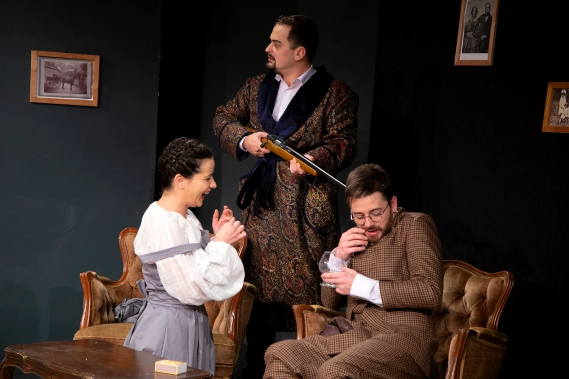 Spectacolul „Cerere în căsătorie” de Cehov - premiera Teatrului Anton Pann din Râmnicu Vâlcea Foto Adevărul