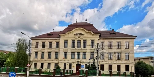 Liceul Radu Negru din Făgăraş FOTO Gheorghe Sucaciu