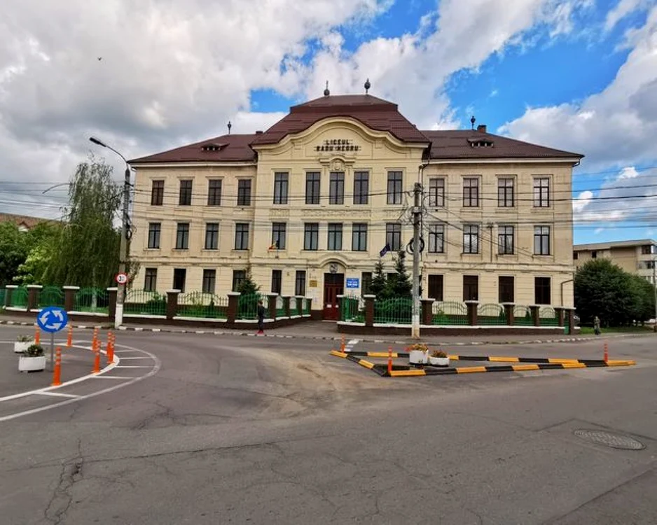 Liceul Radu Negru din Făgăraş FOTO Gheorghe Sucaciu