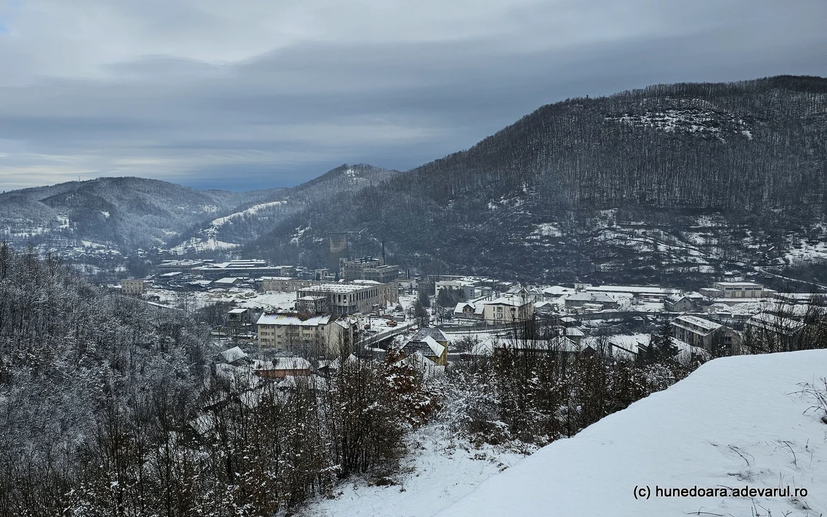 Satul Crișcior și rămășițe ale centrului minier Barza. Foto: Daniel Guță. ADEVĂRUL