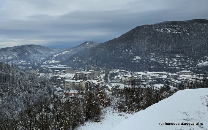 Satul Crișcior și rămășițe ale centrului minier Barza. Foto: Daniel Guță. ADEVĂRUL
