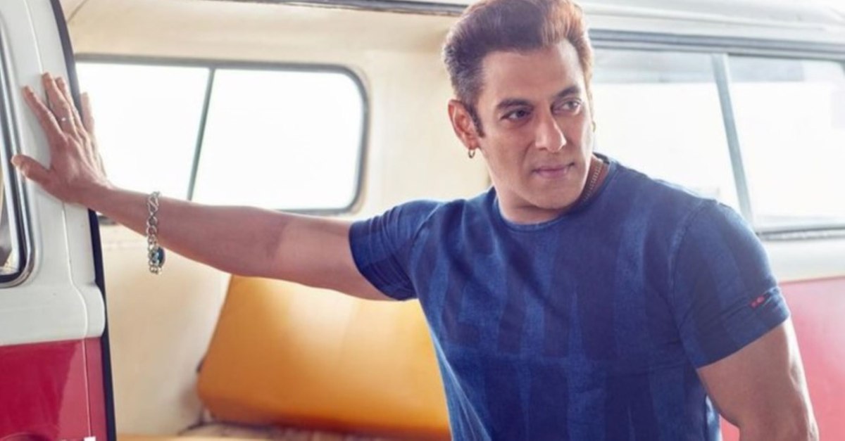 Salman Khan surprins cu altă femeie în public