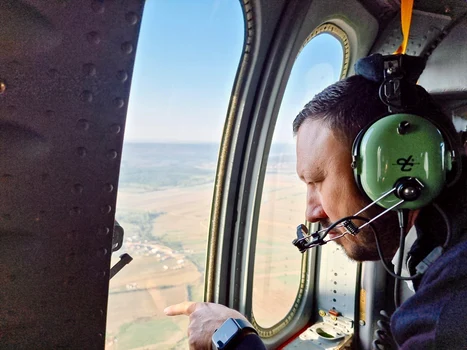 Ministerul Mediului supraveghează debitul Dunării din Elicopter Foto Facebook Ministerul Mediului (2) jpg